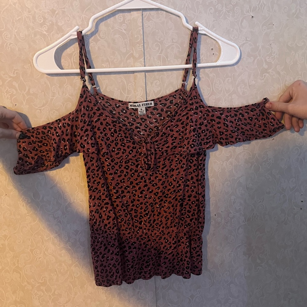 Leopard print off-shoulder tank top